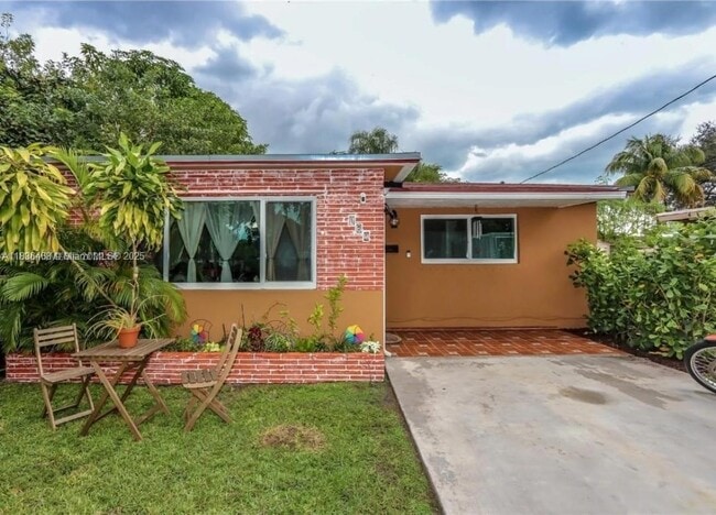 124 NW 6th Ave in Hallandale Beach, FL - Building Photo - Building Photo