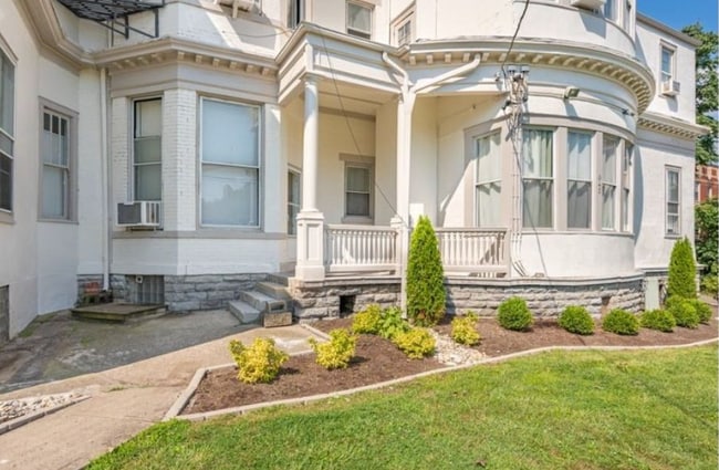 945 Dana Ave in Cincinnati, OH - Building Photo - Building Photo