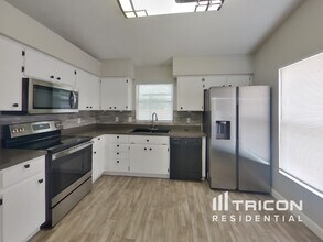 1036 Malletwood Dr in Brandon, FL - Building Photo - Building Photo