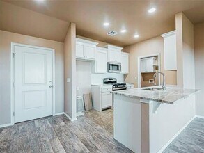 1702 Highland Loop in Guthrie, OK - Building Photo - Building Photo