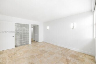 1420 Brickell Bay Dr, Unit 1401a in Miami, FL - Foto de edificio - Building Photo