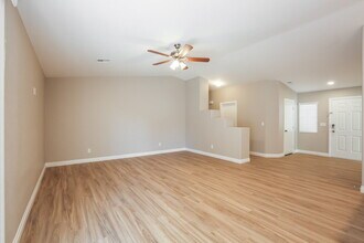 5113 Pebble Rim St in North Las Vegas, NV - Foto de edificio - Building Photo