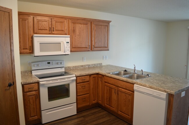 Trails West Townhomes in Mandan, ND - Building Photo - Building Photo