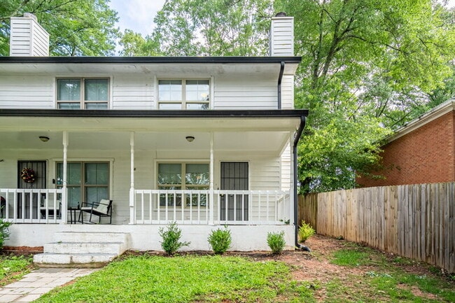 6676 Chupp Rd in Lithonia, GA - Building Photo - Building Photo