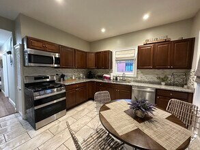 2 Shelby St, Unit 1 in Boston, MA - Foto de edificio - Building Photo