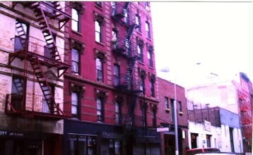 219 Mulberry St in New York, NY - Building Photo - Building Photo