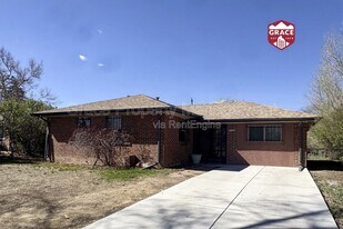 1343 Del Mar Pkwy in Aurora, CO - Building Photo