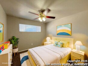 2802 Lasses Blvd in San Antonio, TX - Foto de edificio - Building Photo