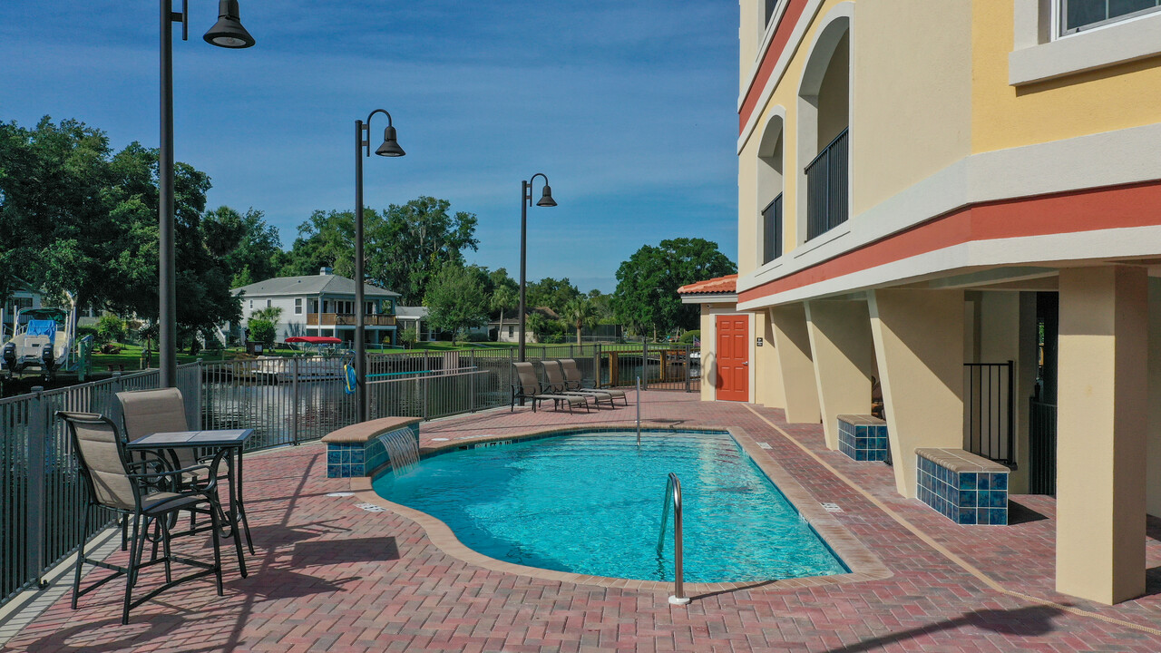 Stonehaven at Main Street in New Port Richey, FL - Foto de edificio