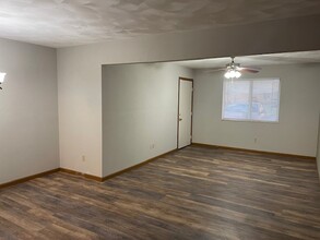 Reside Here Apartments & Rentals in Belleville, IL - Building Photo - Building Photo