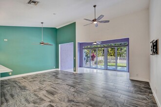 8062 Cassia Dr in Boynton Beach, FL - Building Photo - Building Photo
