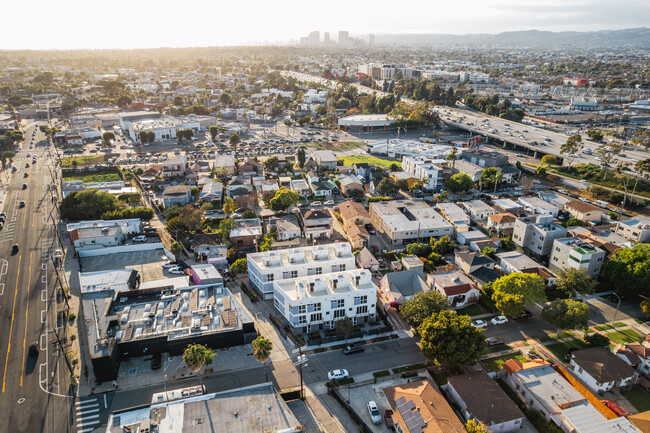 2553 Thurman Ave, Unit #7 in Los Angeles, CA - Foto de edificio - Building Photo