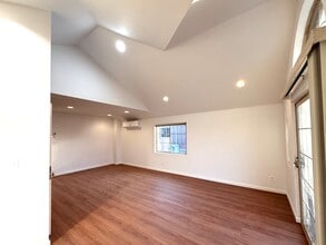 8814 70th Rd, Unit 2FL in Forest Hills, NY - Foto de edificio - Building Photo