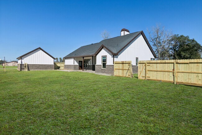 1610 Newgulf Dr in Boling, TX - Building Photo - Building Photo