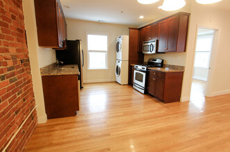 12 Homer St, Unit 3 in Brookline, MA - Foto de edificio - Building Photo