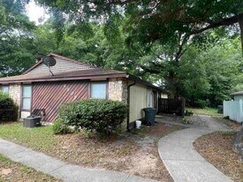 6809 Tiki Ln in Pensacola, FL - Building Photo