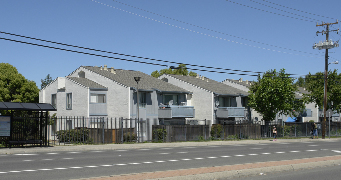 Willowbrook Apartments in Pittsburg, CA - Foto de edificio