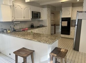 30 Michael Rd in Syosset, NY - Building Photo - Building Photo