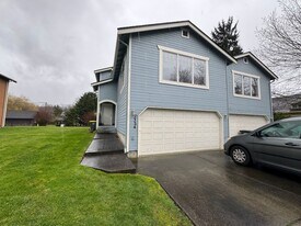 2324 Happy Ct in Bellingham, WA - Building Photo