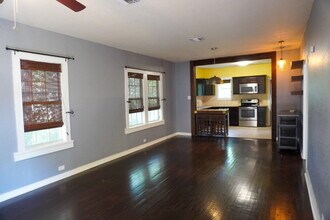 419 W Lullwood Ave in San Antonio, TX - Building Photo - Building Photo