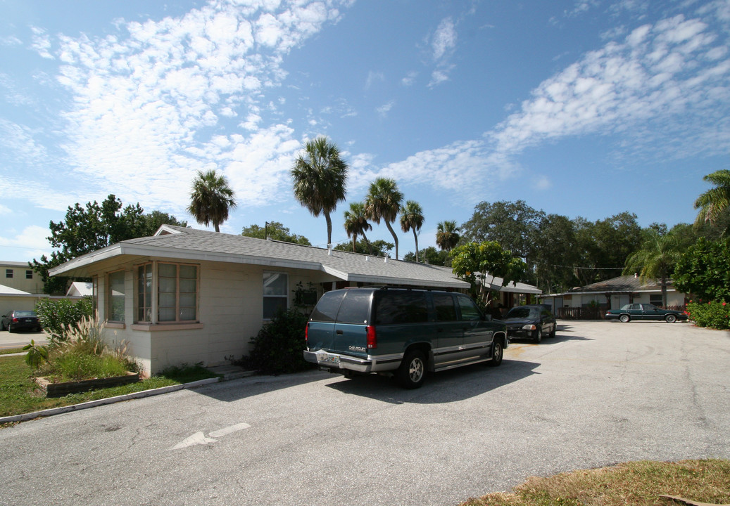 Coastwood Apartments in Sarasota, FL - Building Photo