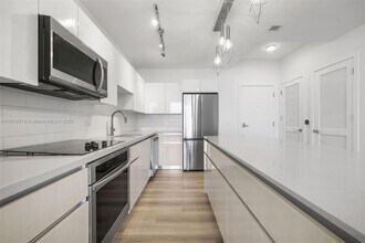 101 Diplomat Pkwy, Unit 2604 in Hallandale Beach, FL - Building Photo - Building Photo