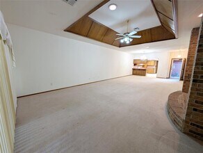 12327 Greenlea Chase W in Oklahoma City, OK - Building Photo - Building Photo