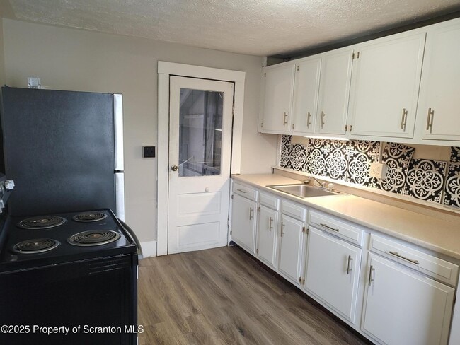 107 2nd St in Blakely, PA - Building Photo - Building Photo