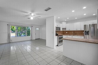 601 SW 64th Pky in Pembroke Pines, FL - Building Photo - Building Photo