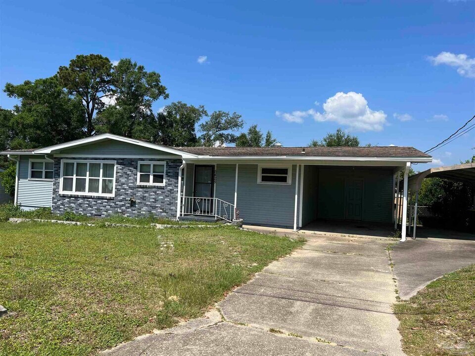 5425 Westwood Dr in Milton, FL - Building Photo