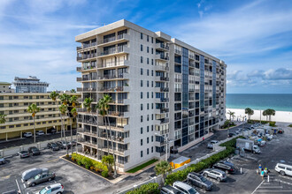 Seamark in St Pete Beach, FL - Foto de edificio - Building Photo