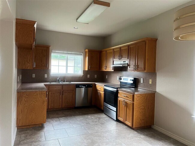 303 Lydia Ln in Thrall, TX - Building Photo - Building Photo