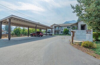 103 Prospect St, Unit A in Leavenworth, WA - Foto de edificio - Building Photo