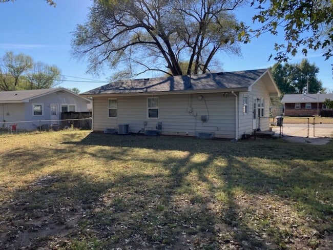 434 W 5th St in Haysville, KS - Foto de edificio - Building Photo