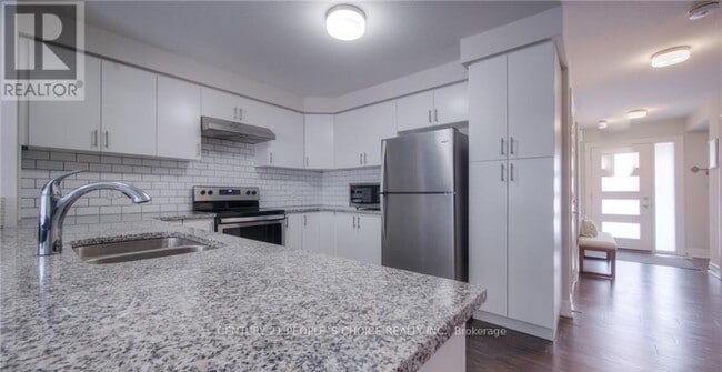 66 Munch Ave in Cambridge, ON - Building Photo - Building Photo