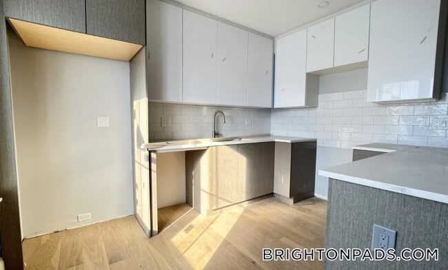 425 Market St, Unit 302