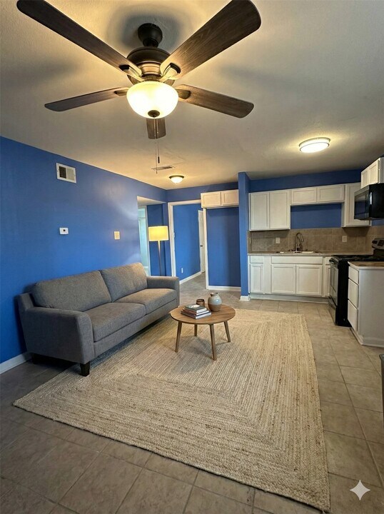 516 Holiday Dr in Galveston, TX - Building Photo