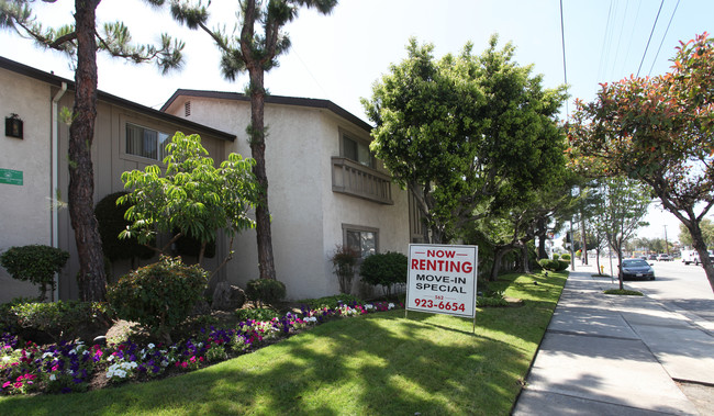 Kimberly Apartments in Downey, CA - Building Photo - Building Photo