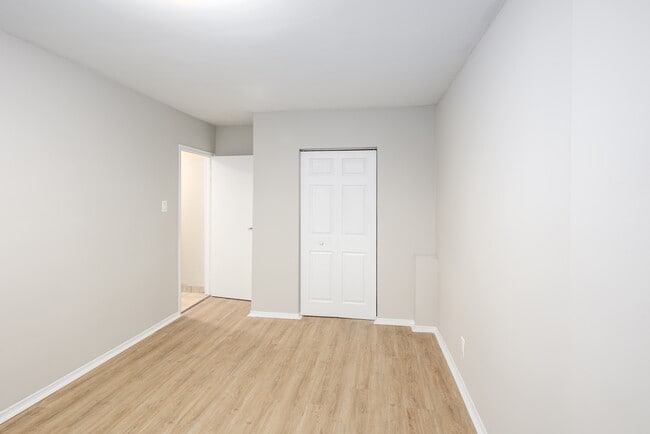 30 Speers Road Apartments in Oakville, ON - Building Photo - Interior Photo