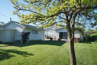 2924 Virginia Ln in Glenview, IL - Building Photo - Building Photo