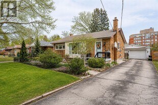 22 Skov Crescent in Guelph, ON - Building Photo