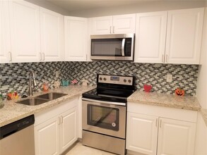 19380 Collins Ave, Unit 1010 in Sunny Isles Beach, FL - Building Photo - Building Photo