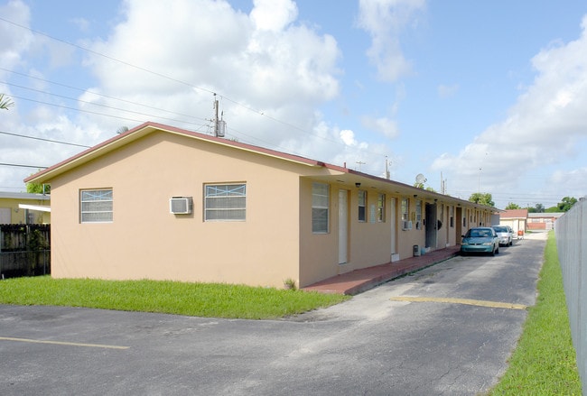 3411-3415 W 12th Ave in Hialeah, FL - Building Photo - Building Photo