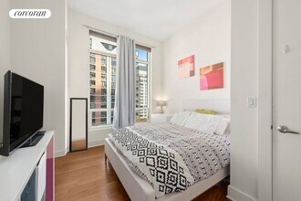 250 E 49th St in New York, NY - Building Photo - Building Photo