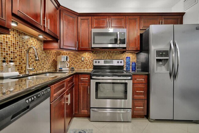 3725 S Ocean Dr, Unit 1021 in Hollywood, FL - Foto de edificio - Building Photo
