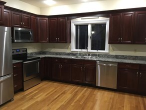 206 Adams St, Unit 2 in Abington, MA - Building Photo - Building Photo