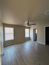 3507 Gaby Path-Unit -101 in San Antonio, TX - Building Photo - Building Photo