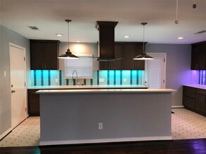 1910 Bonnie View Rd in Dallas, TX - Building Photo - Building Photo
