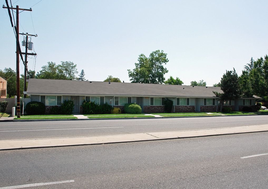 2318 N West Ave in Fresno, CA - Building Photo