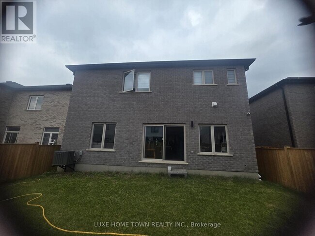 101 sass Cres in Brant, ON - Building Photo - Building Photo